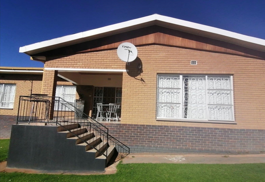 5 Bedroom Property for Sale in Olyfvenhoudtsdrift Northern Cape